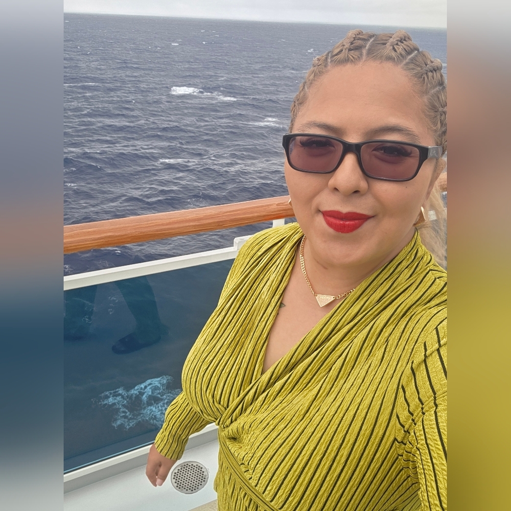 Meet your Posher, Iris